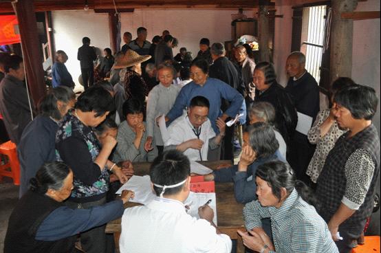 台州市博爱医院医护人员节日下乡义诊