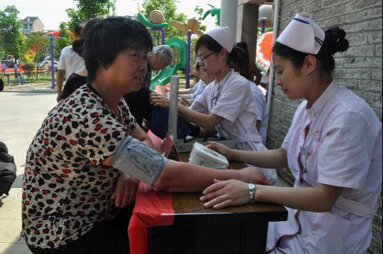 台州市博爱医院计生协会上门为会员义诊