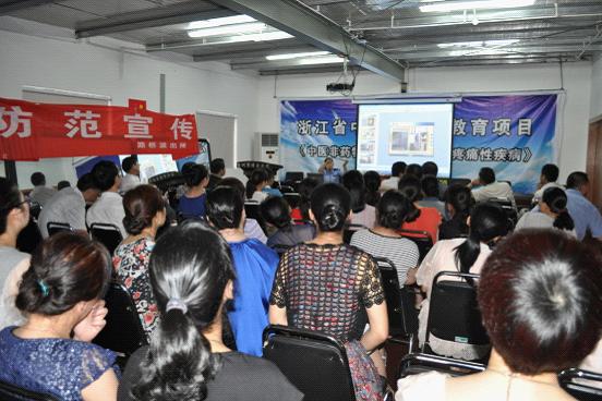 公安民警向台州市博爱医院管理人员作安全防范宣传