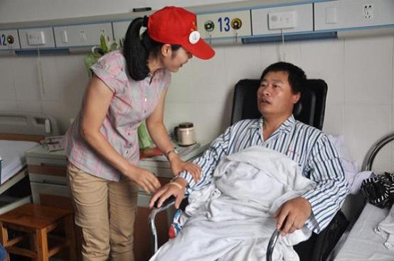 台州市博爱医院妇委会义工牵手“平民英雄”陈立兴