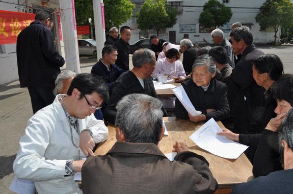 台州市博爱医院医护人员到路桥区新桥镇凤阳铺村进行健康教育讲座义诊活动