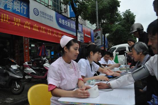 “世界高血压日”：白衣天使义诊忙|台州市博爱医院|路桥博爱医院