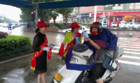 台州市博爱医院院团委组织“文明交通劝导”活动