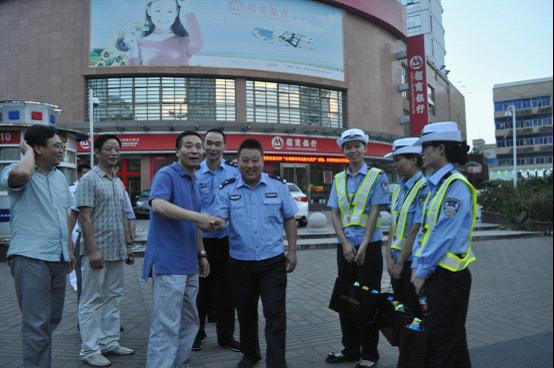 “博爱”慰问女子岗亭|台州市博爱医院|路桥博爱医院