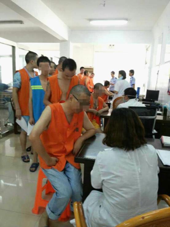 “高墙”内的义诊|台州市博爱医院|路桥博爱医院