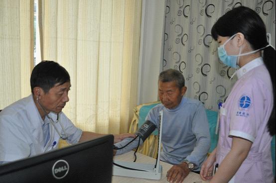 台州市博爱医院|路桥博爱医院|上海长海医院台州分院|健康体检中心为建国前老党员免费体检