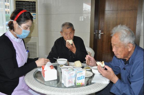 台州市博爱医院|路桥博爱医院|上海长海医院台州分院|健康体检中心为建国前老党员免费体检