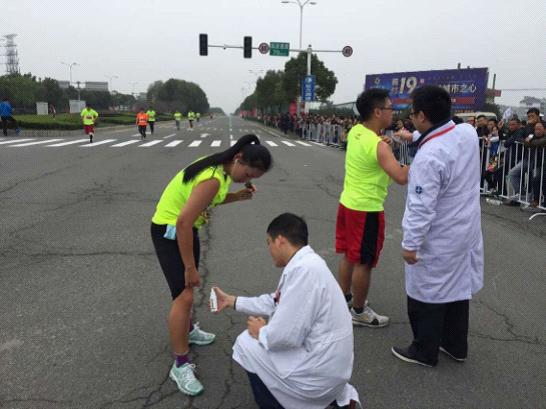 台州市博爱医院医护人员为“台马”保驾护航|路桥博爱医院|台州市首届马拉松比赛