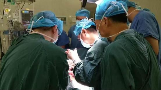 四川男子被捅数刀心脏破裂 博爱专家连夜“补心”救回一命|台州市博爱医院