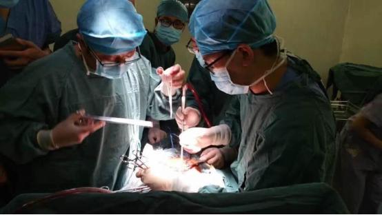 四川男子被捅数刀心脏破裂 博爱专家连夜“补心”救回一命|台州市博爱医院