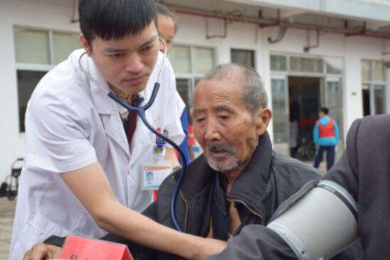 关爱老人 传递爱心|台州市博爱医院|义工