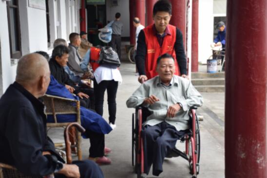 关爱老人 传递爱心|台州市博爱医院|义工