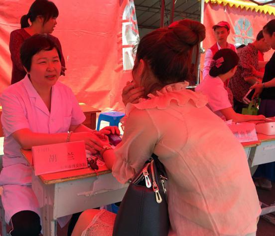 献礼母亲节 义诊进村居|台州市博爱医院