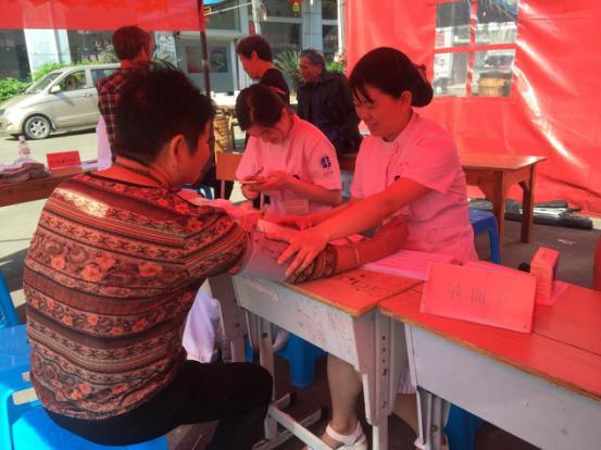 献礼母亲节 义诊进村居|台州市博爱医院