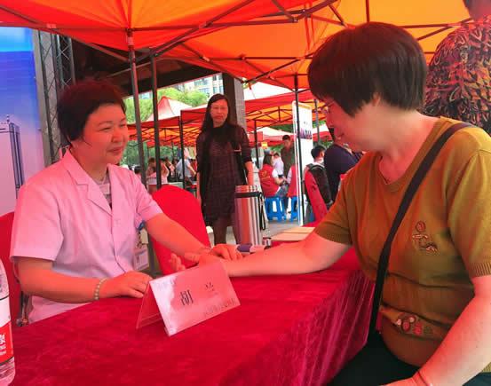 科技惠民 义诊为民——路桥区科技活动周义诊侧记|台州市博爱医院