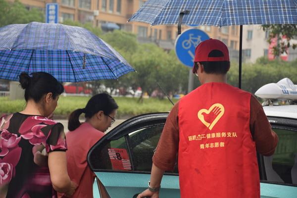 台州市博爱医院“学雷锋志愿服务站”为文明城市建设发力