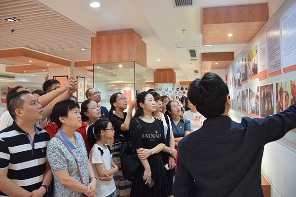 台州市博爱医院党员参观“大陈岛垦荒记忆史料影像展”