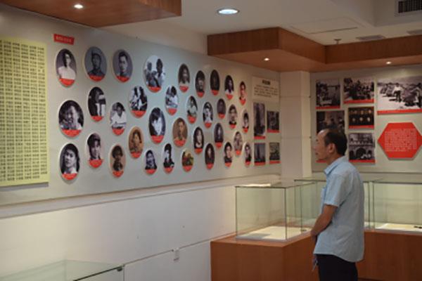 台州市博爱医院党员参观“大陈岛垦荒记忆史料影像展”