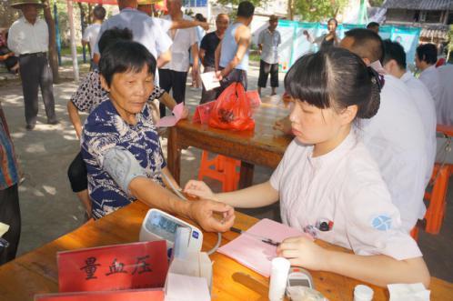 三单位联手宣传《中医药法》