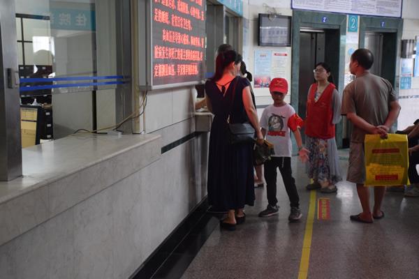 台州市博爱医院：第三批学生雷锋志愿者投入服务