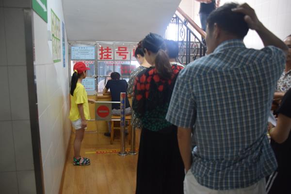 台州市博爱医院：第三批学生雷锋志愿者投入服务