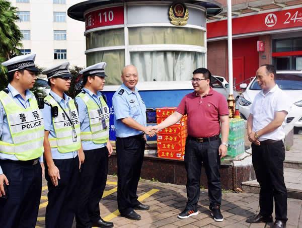 交警酷暑战一线 白衣天使送清凉|台州市博爱医院