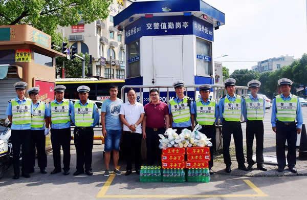 交警酷暑战一线 白衣天使送清凉|台州市博爱医院