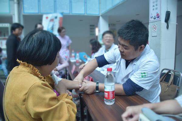 浙江省人民医院李一文等肾病专家到台州市博爱医院坐诊