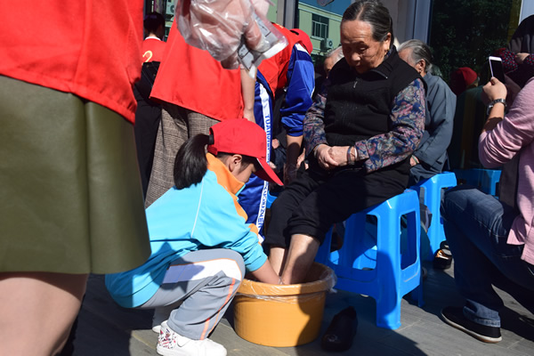 九九重阳节 台州市博爱医院开展系列“敬老助老 情暖重阳”活动