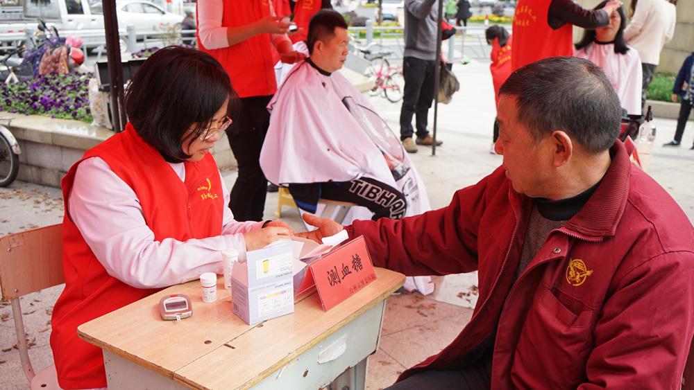 台州市博爱医院学雷锋暨庆“三八”活动如火如荼