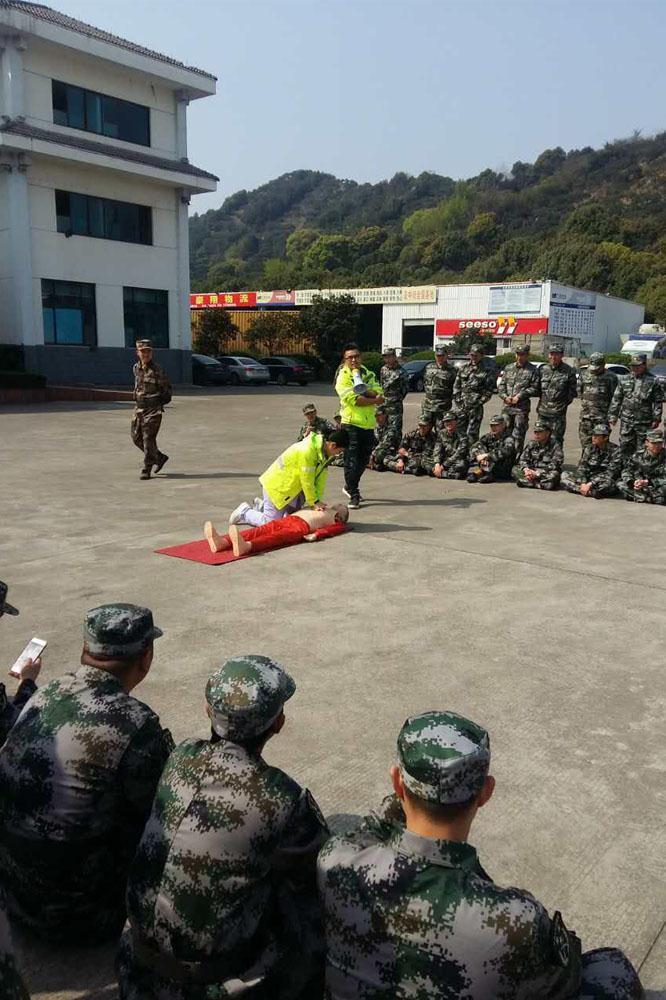 台州市博爱医院：为区集训民兵传授急救技能