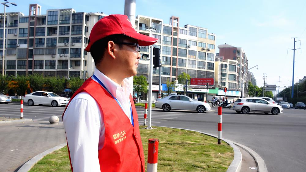 灿烂斑马线 美丽路桥人——台州市博爱医院组织开展文明交通志愿者服务活动