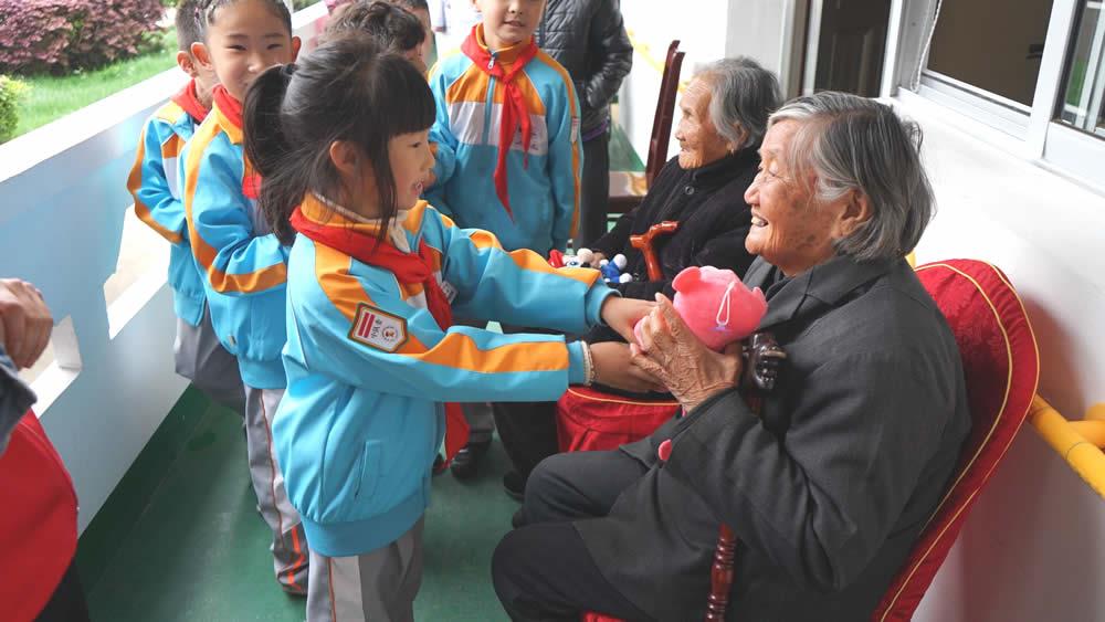新桥养老院的老人们脸上乐开了花|台州市博爱医院