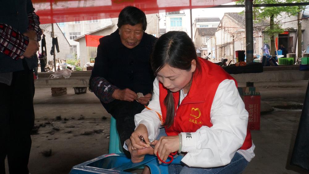  新桥养老院的老人们脸上乐开了花|台州市博爱医院