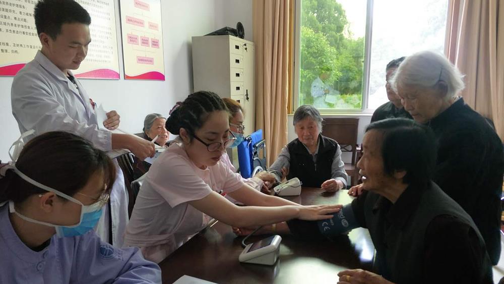 绚丽护士节活动之一——树敬老之风，扬博爱精神|台州市博爱医院