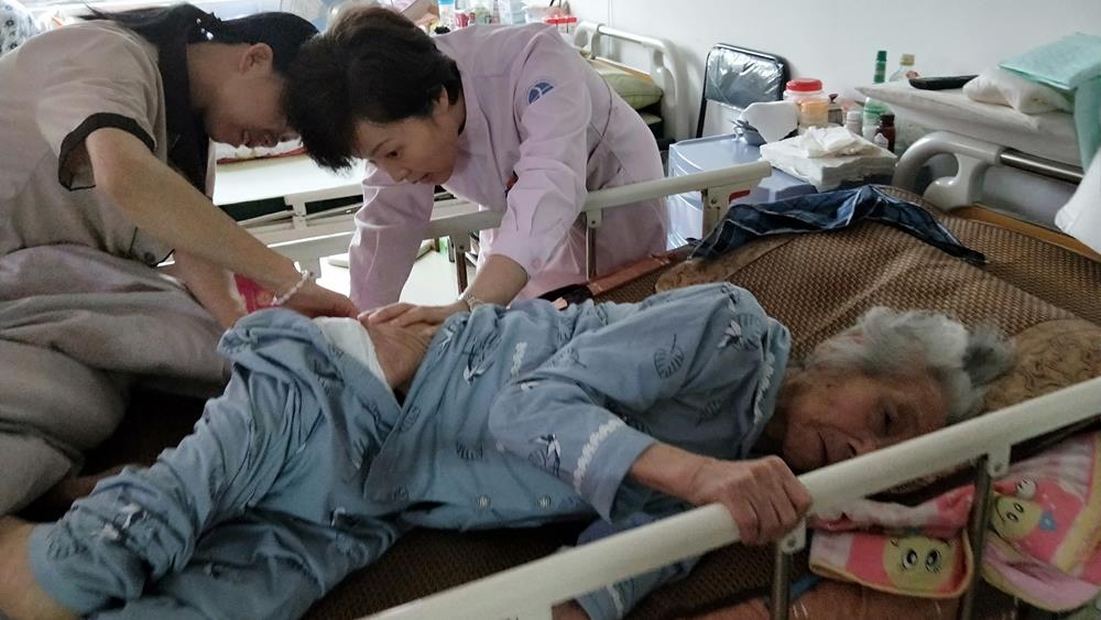 绚丽护士节活动之一——树敬老之风，扬博爱精神|台州市博爱医院