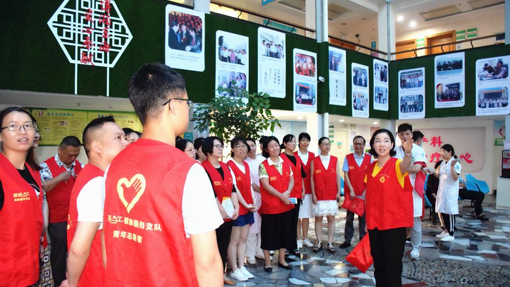 共创碧水蓝天 红色杏林先行——台州市博爱医院主题党日活动