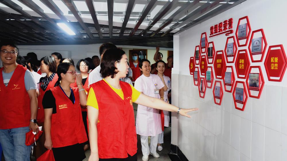 共创碧水蓝天 红色杏林先行——台州市博爱医院主题党日活动