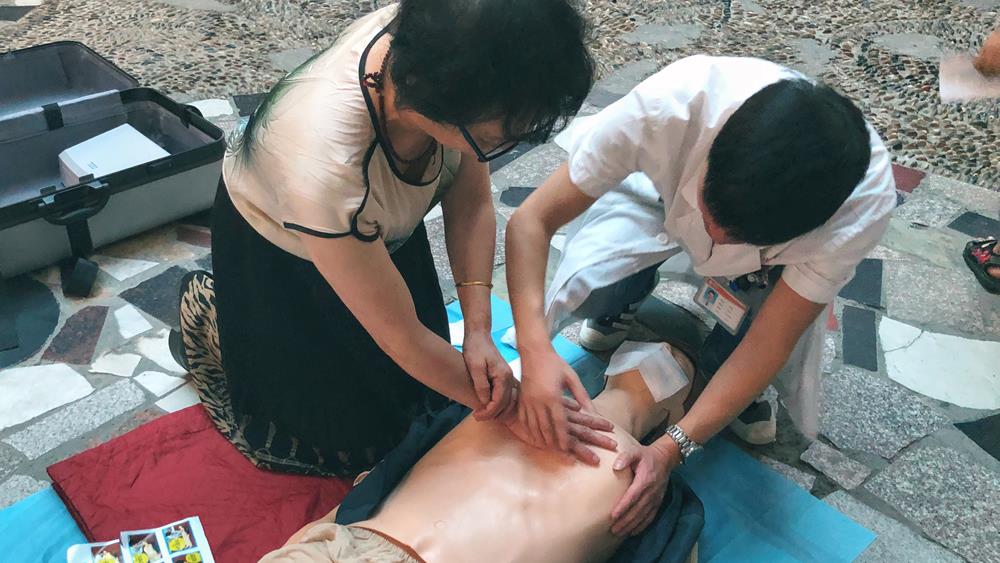 台州市博爱医院：对病友及家属开展心肺复苏操作培训