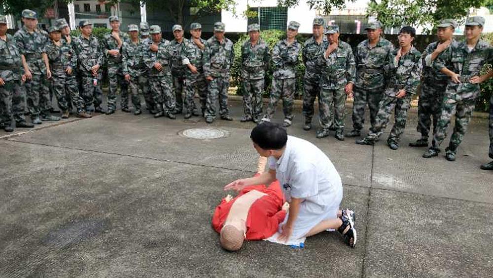台州市博爱医院为民兵传授院前急救技能
