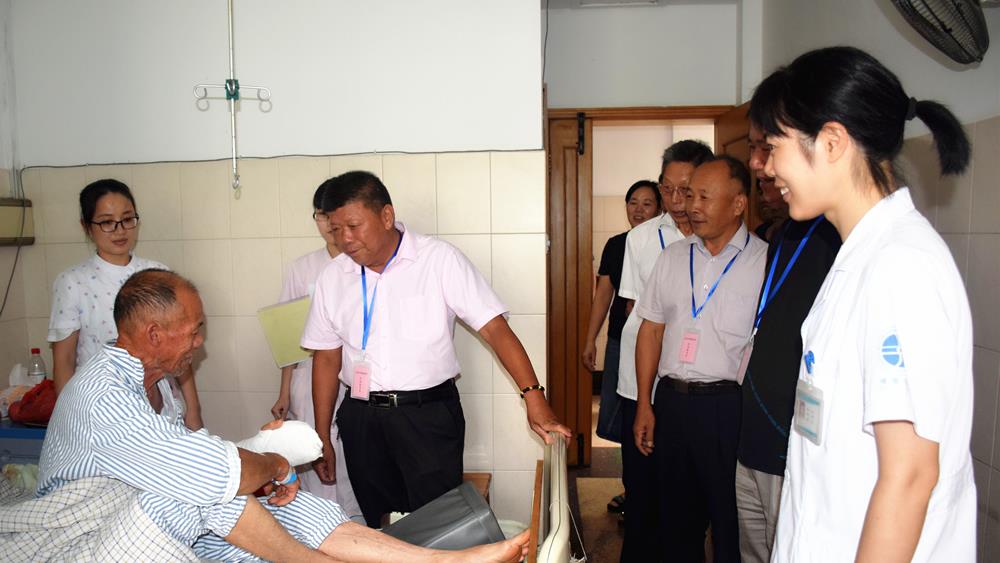 行风监督员走进病房|台州市博爱医院