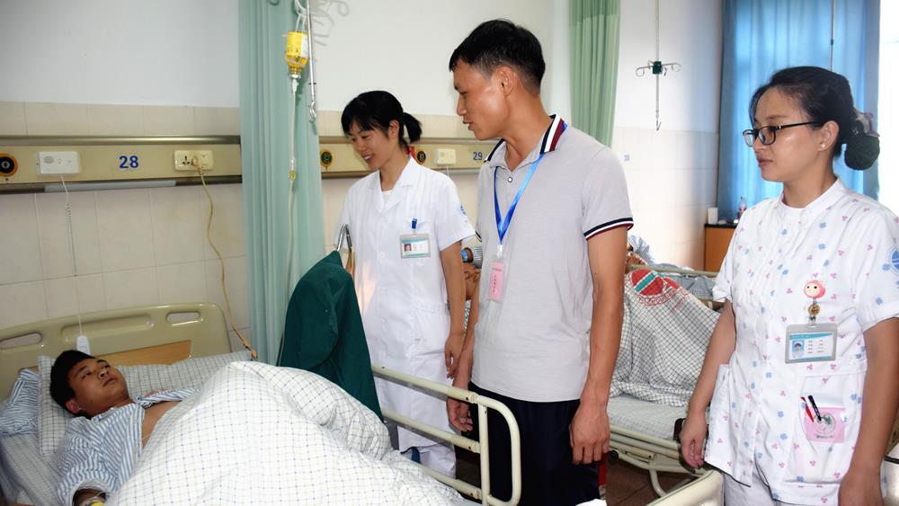 行风监督员走进病房|台州市博爱医院