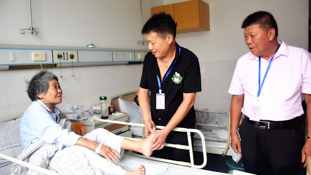 行风监督员走进病房|台州市博爱医院