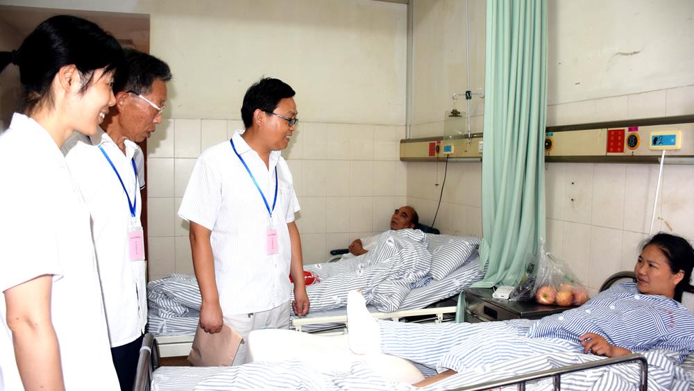 行风监督员走进病房|台州市博爱医院