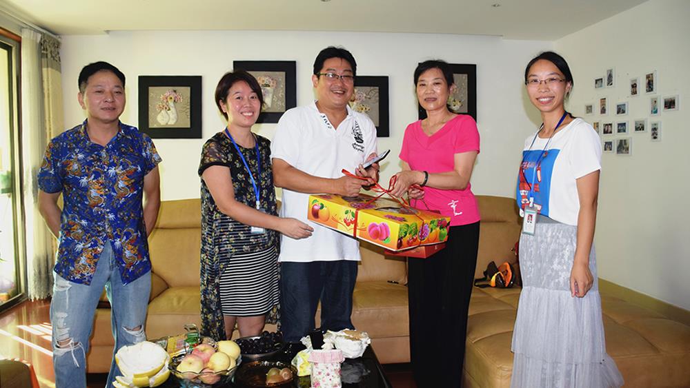 中秋走访慰问 情暖退休职工|台州市博爱医院|路桥博爱医院|浙江天瑞医疗集团