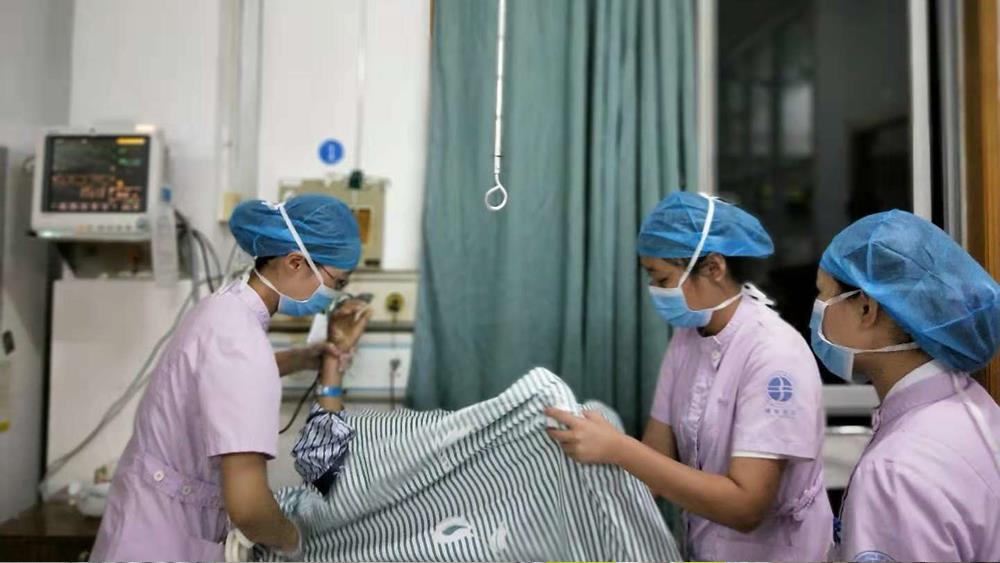 台州市博爱医院ICU护士|熬不完的夜 & 心心念的你