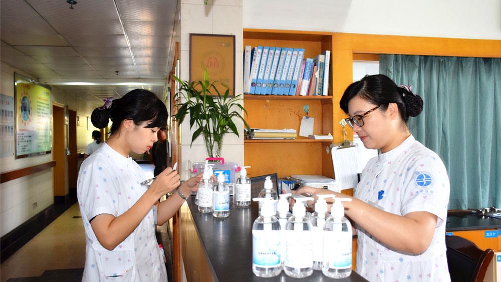 节日不打烊︱致敬，坚守岗位的医务人员