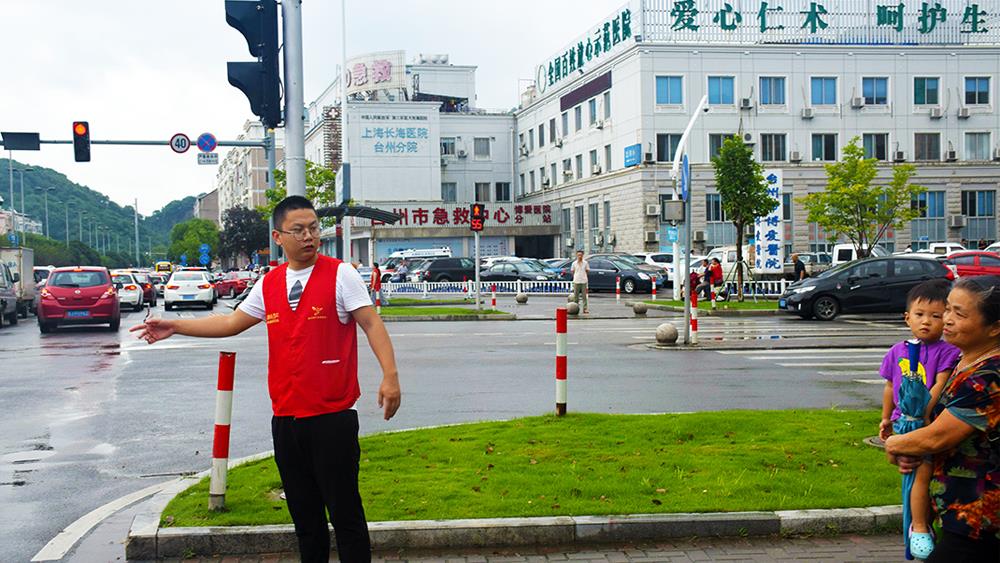 我为城市添彩 文明就在身边 博爱医院劝导员为文明城市建设持续发力