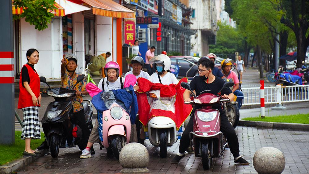 我为城市添彩 文明就在身边 博爱医院劝导员为文明城市建设持续发力