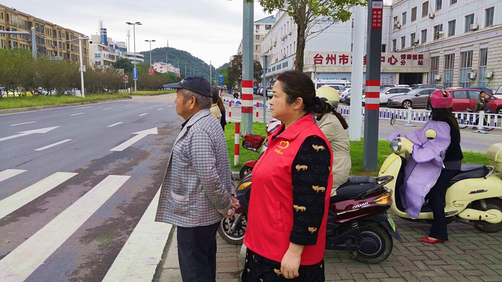 我为城市添彩 文明就在身边 博爱医院劝导员为文明城市建设持续发力